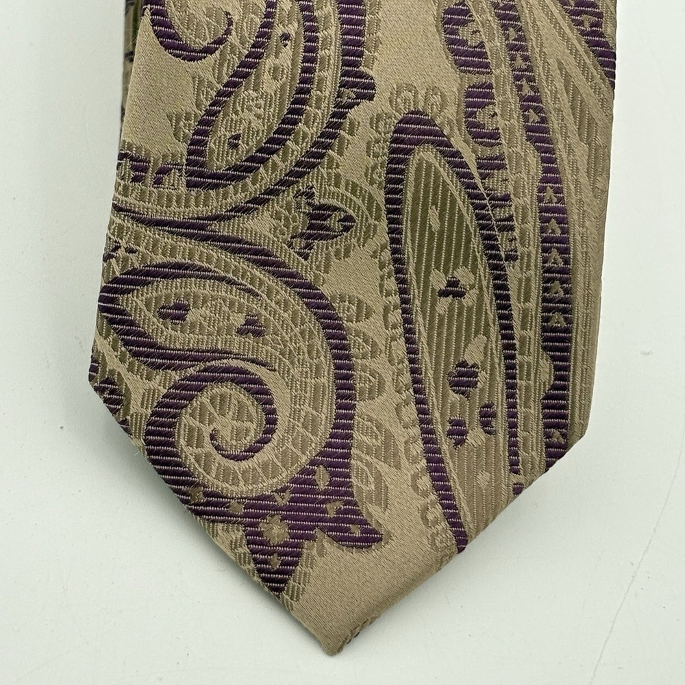Bugatchi Made in‎ Italy 100% Silk Tie Tan Purple Paisley Necktie 62x3 Excellent